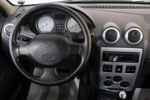 Седан Renault Logan 2009 года, 439000 рублей, Омск