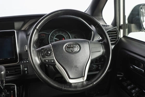 Минивэн Toyota Noah 2019 года, 2799000 рублей, Новосибирск