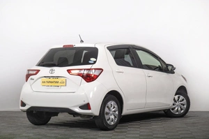 Хетчбэк Toyota Vitz 2017 года, 1049000 рублей, Томск
