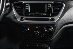 Седан Hyundai Solaris 2018 года, 1099000 рублей, Сургут