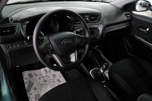 Седан Kia Rio 2013 года, 869000 рублей, Омск