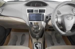 Седан Toyota Belta 2011 года, 1059000 рублей, Барнаул