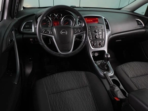 Хетчбэк Opel Astra 2013 года, 899000 рублей, Воронеж