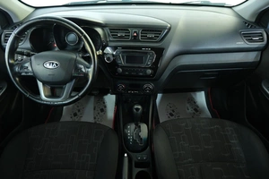 Седан Kia Rio 2012 года, 989000 рублей, Омск