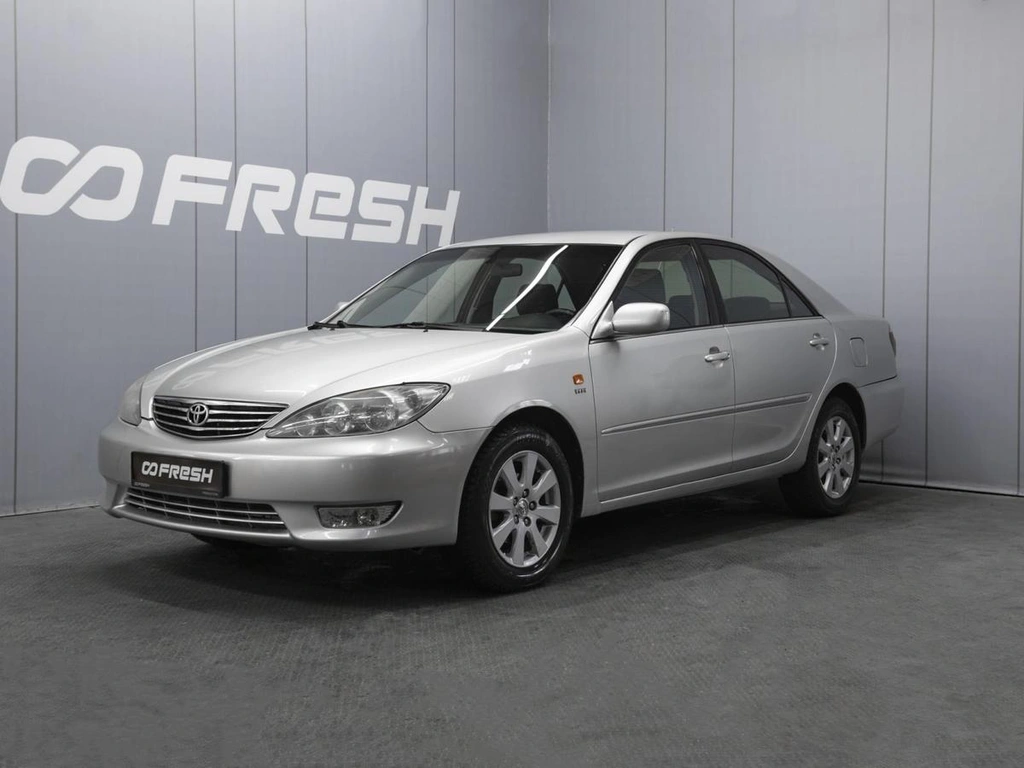 Седан Toyota Camry 2005 года, 780000 рублей, Омск