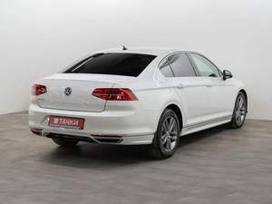 Седан Volkswagen Passat 2018 года, 2300000 рублей, Красноярск