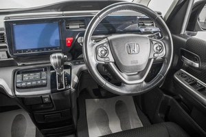 Минивэн Honda Stepwgn 2017 года, 1999000 рублей, Барнаул
