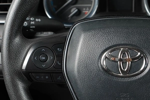 Седан Toyota Camry 2019 года, 3199000 рублей, Тюмень