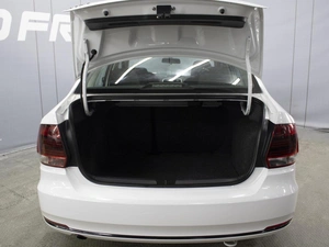 Седан Volkswagen Polo 2017 года, 950000 рублей, Омск