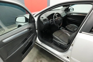 Седан Opel Astra 2011 года, 915000 рублей, Курск