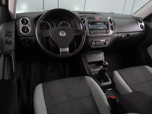 Внедорожник Volkswagen Tiguan 2010 года, 999000 рублей, Воронеж