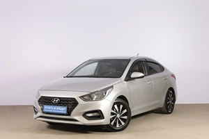 Седан Hyundai Solaris 2017 года, 1349000 рублей, Новосибирск