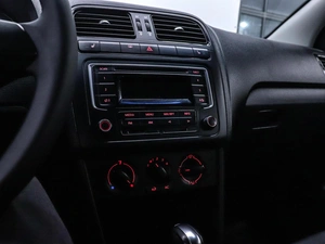 Седан Volkswagen Polo 2014 года, 880000 рублей, Красноярск