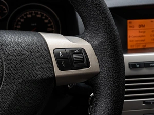 Хетчбэк Opel Astra GTC 2009 года, 490000 рублей, Краснодар