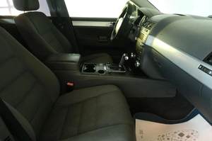 Внедорожник Volkswagen Touareg 2009 года, 1119000 рублей, Омск