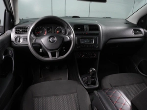 Седан Volkswagen Polo 2018 года, 1079000 рублей, Красный Пахарь