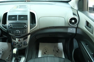 Хетчбэк Chevrolet Aveo 2013 года, 679000 рублей, Омск
