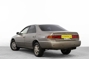 Седан Toyota Camry 2000 года, 649000 рублей, Барнаул