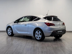 Хетчбэк Opel Astra GTC 2012 года, 879000 рублей, Саратов