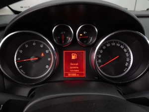 Седан Opel Astra 2014 года, 924000 рублей, Воронеж