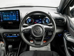 Хетчбэк Toyota Yaris 2020 года, 1177000 рублей, Красноярск