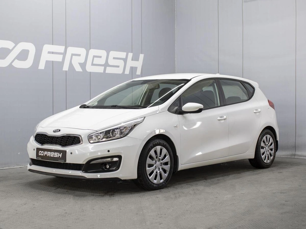 Хетчбэк Kia Ceed 2018 года, 1400000 рублей, Омск