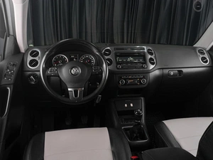 Внедорожник Volkswagen Tiguan 2012 года, 1299000 рублей, Тюмень
