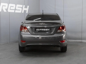 Седан Hyundai Solaris 2014 года, 950000 рублей, Омск