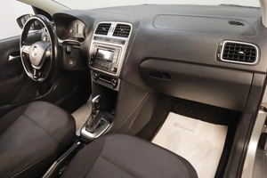 Седан Volkswagen Polo 2017 года, 1399000 рублей, Челябинск