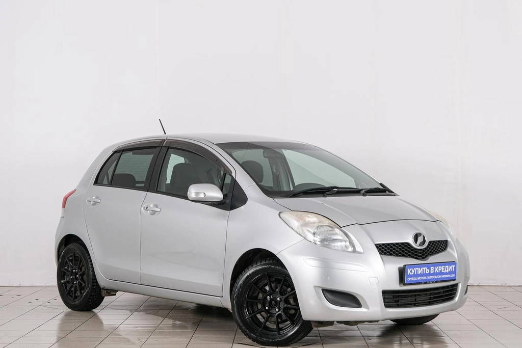 Хетчбэк Toyota Vitz 2010 года, 699000 рублей, Красноярск