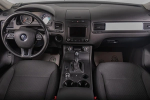 Внедорожник Volkswagen Touareg 2012 года, 2459000 рублей, Томск