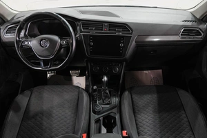Внедорожник Volkswagen Tiguan 2018 года, 2689000 рублей, Новокузнецк