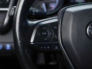 Седан Toyota Camry 2020 года, 2890000 рублей, Москва