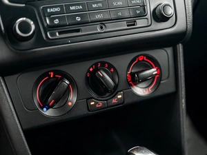 Седан Volkswagen Polo 2012 года, 875000 рублей, Красноярск
