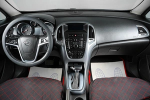 Седан Opel Astra 2012 года, 899000 рублей, Тюмень