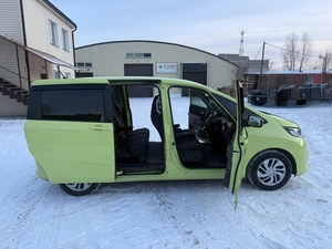 Минивэн Honda Freed 2019 года, 2000000 рублей, Красноярск