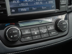 Внедорожник Toyota RAV4 2018 года, 2429000 рублей, Краснодар