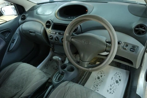 Хетчбэк Toyota Vitz 2000 года, 389000 рублей, Омск