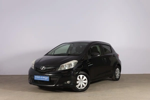 Хетчбэк Toyota Vitz 2013 года, 899000 рублей, Новосибирск