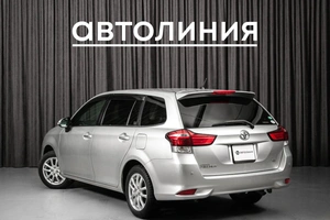 Универсал Toyota Corolla Fielder 2017 года, 1349000 рублей, Красноярск