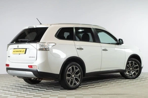 Внедорожник Mitsubishi Outlander 2014 года, 1679000 рублей, Челябинск