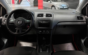 Седан Volkswagen Polo 2010 года, 730000 рублей, Красноярск