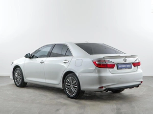 Седан Toyota Camry 2017 года, 1900046 рублей, Москва