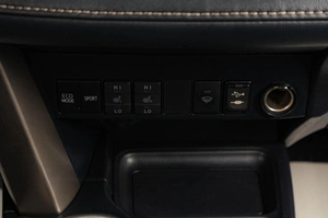 Внедорожник Toyota RAV4 2015 года, 2229000 рублей, Тюмень