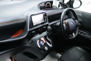 Минивэн Toyota Sienta 2017 года, 1308000 рублей, Солонцы