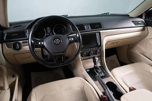 Седан Volkswagen Passat 2017 года, 1899000 рублей, Сургут