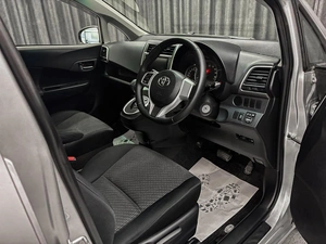 Хетчбэк Toyota Ractis 2013 года, 850000 рублей, Красноярск