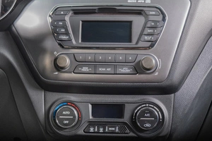 Седан Kia Rio 2012 года, 999000 рублей, Томск