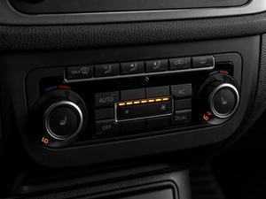 Внедорожник Volkswagen Tiguan 2010 года, 1299000 рублей, Тюмень