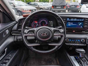Седан Hyundai Elantra 2021 года, 2074000 рублей, Саратов